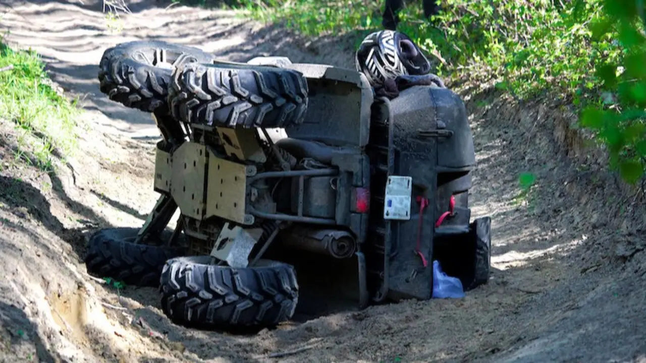 Imagen de archivo de un accidente de circulación en un camino rural con un quad implicado