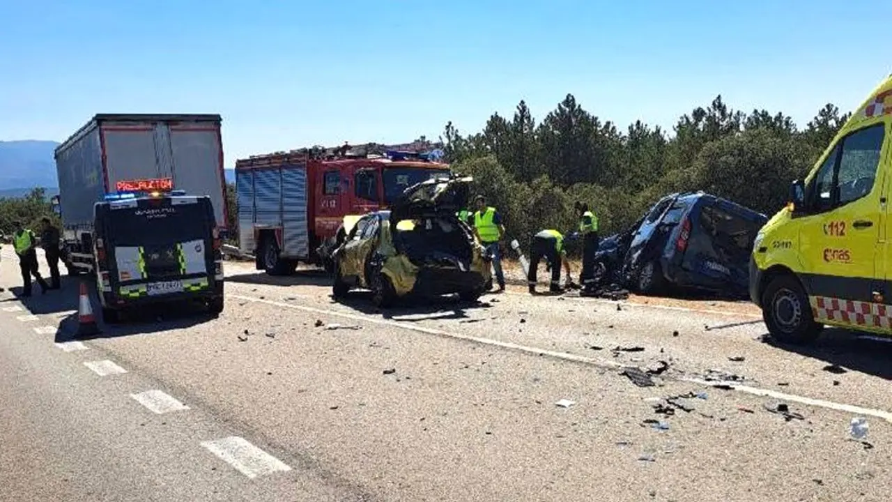 Muere un joven de unos 30 años y tres heridos graves tras una colisión múltiple, accidente de tráfico, choque, colisión,&nbsp;