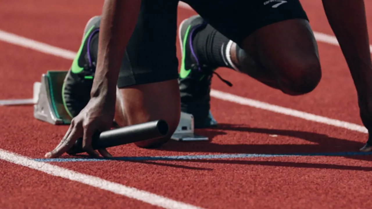 Explorando la variedad de deportes y eventos disponibles para apostar en bet365, corredor, atletismo, triatleta, deportista, ejercicio físico, carrera,