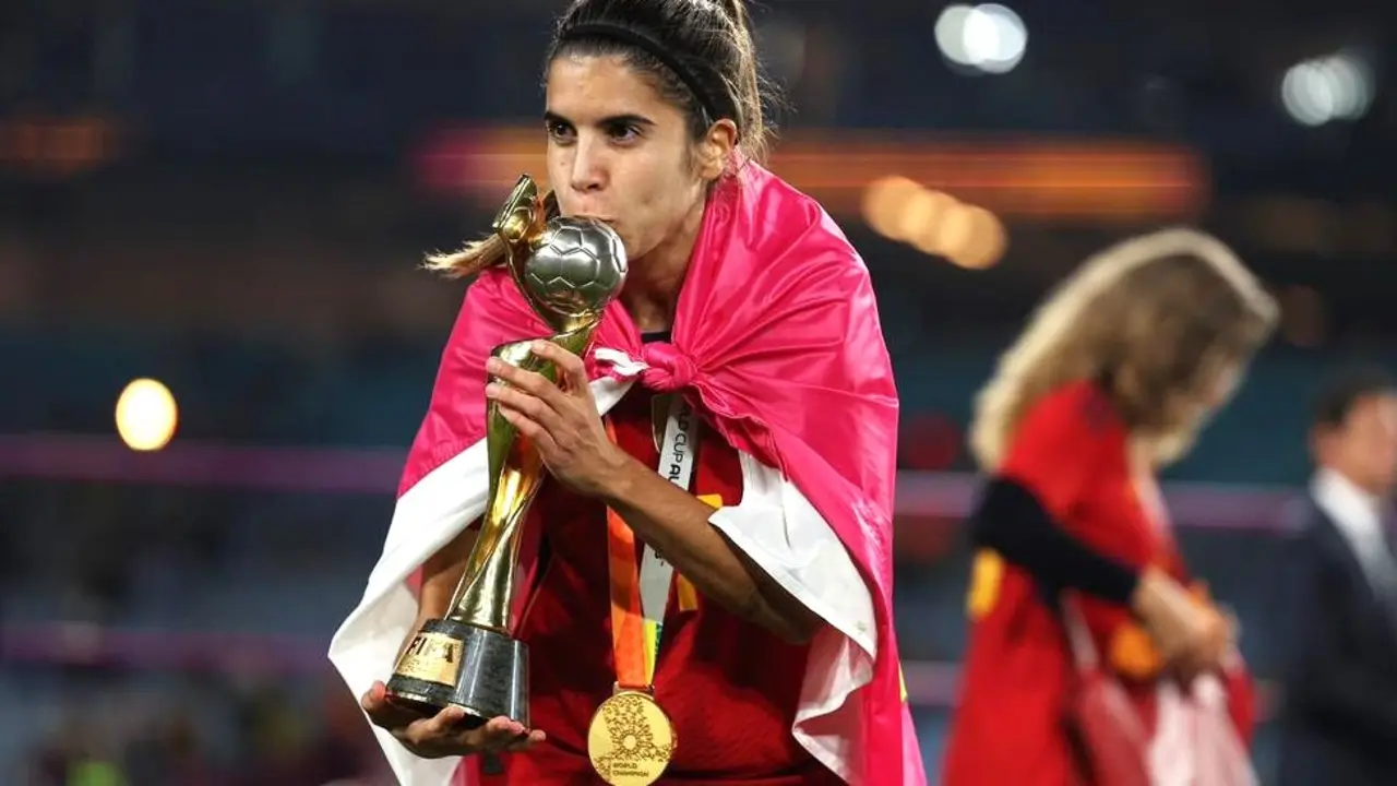 La campeona del mundo de fútbol femenino Alba Redondo ya es Hija Predilecta de Albacete