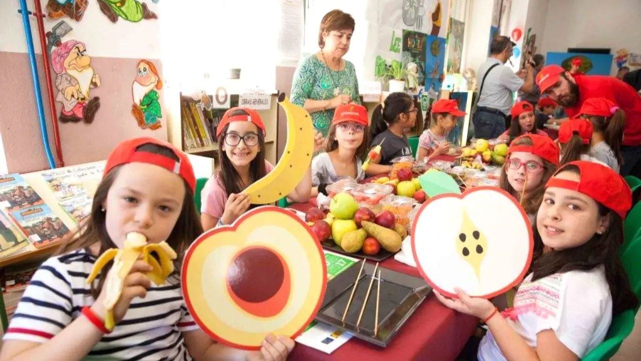 Castilla-La Mancha convoca el programa escolar de consumo de frutas y leche