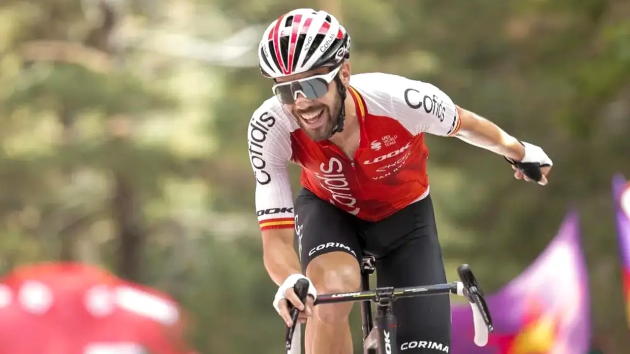 El conquense Jesús Herrada brilla en la Laguna Negra, Kuss sigue el sueño rojo - EFE