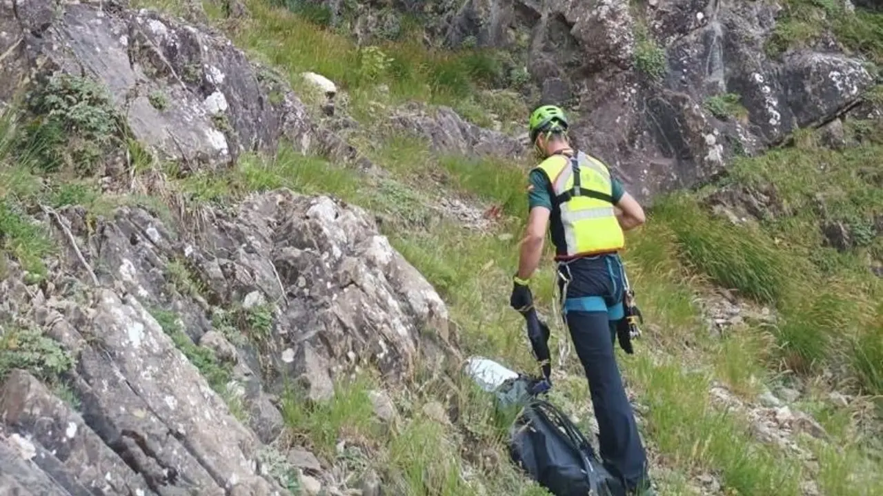 Muere una mujer al caer por un barranco cuando hacía senderismo en un paraje, rescate, búsqueda, cadáver
