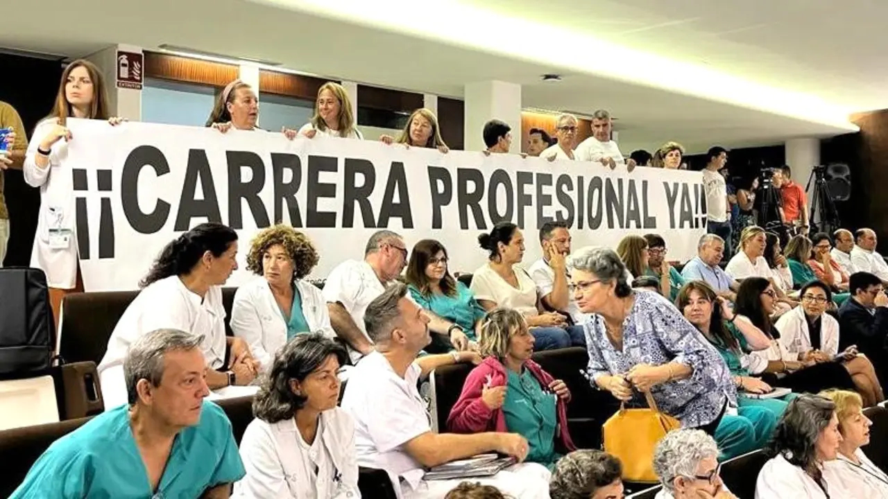 Los sindicatos piden que se reconozca ya la carrera profesional de sanitarios