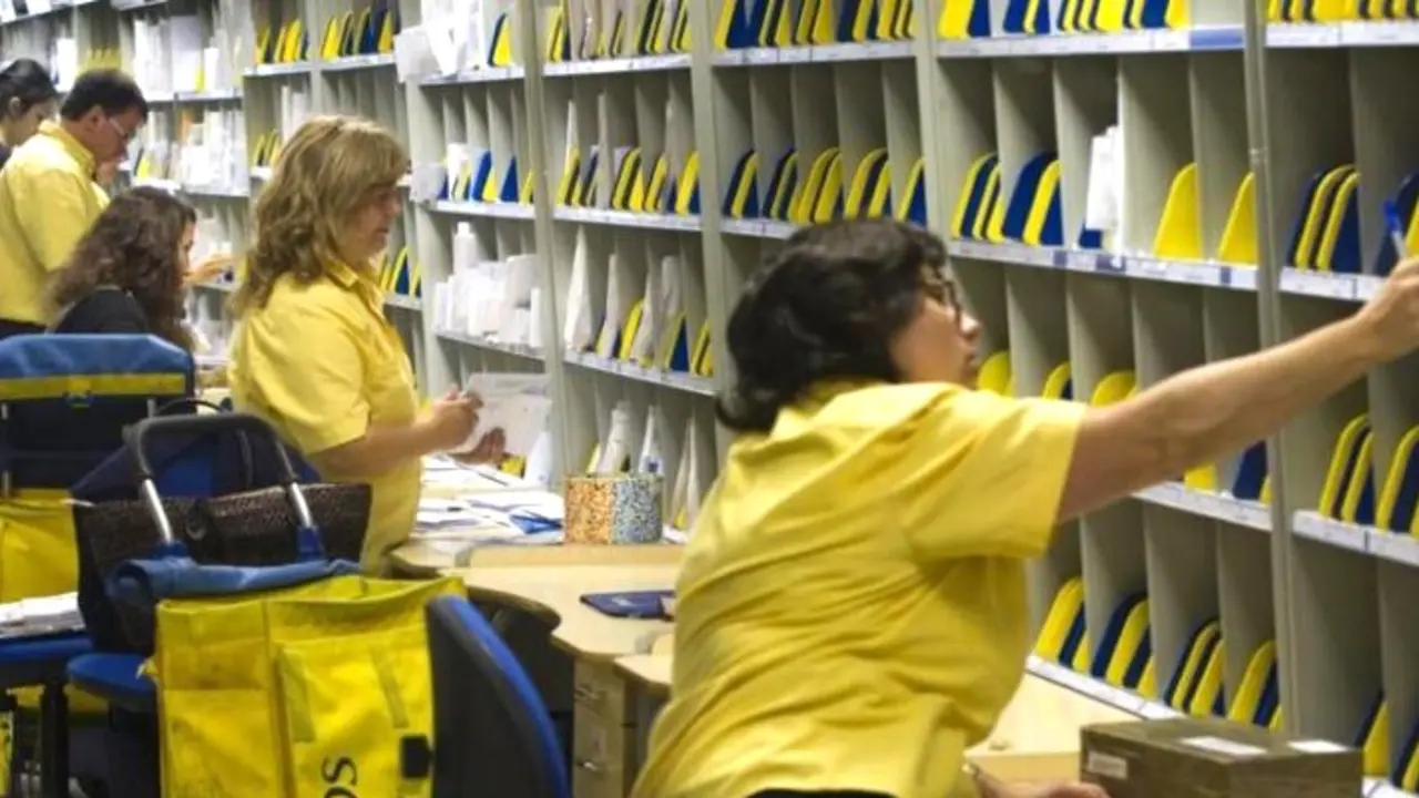 Convocan paros parciales en Correos ante la falta de personal: "Es insostenible"