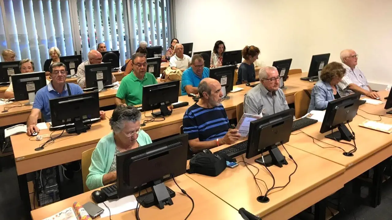 Los centros de educación de adultos inician nuevos cursos de capacitación digital