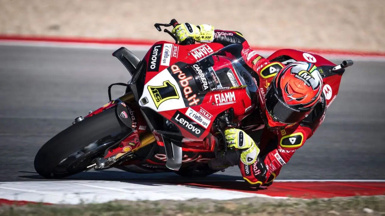 Álvaro Bautista gana la carrera 1 de Portimao, aumenta su ventaja y certifica el título de Ducati