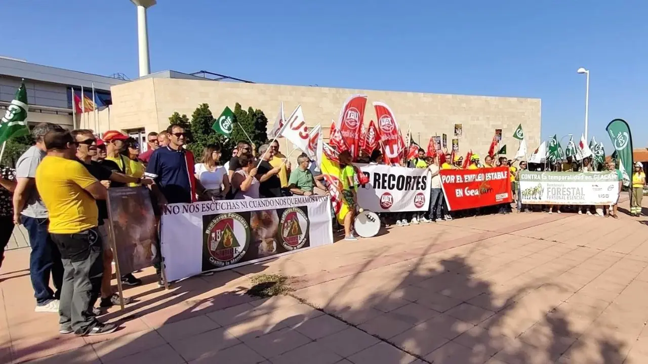 Trabajadores de Geacam exigen la contratación de los 400 compañeros despedidos
