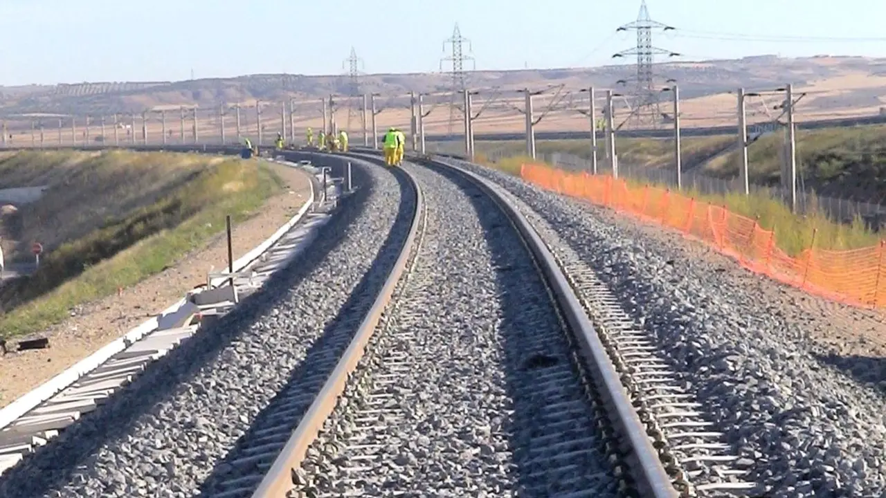 catenaria, vías del tren, vías ferroviarias, tren, trenes, Adif, vías convencionales,