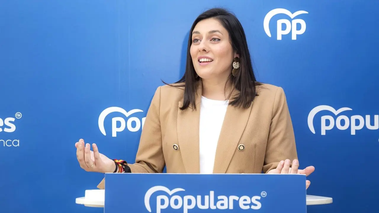 La presidenta del Grupo Popular en el Ayuntamiento de Cuenca, Beatriz Jiménez, en una imagen de archivo en rueda de prensa