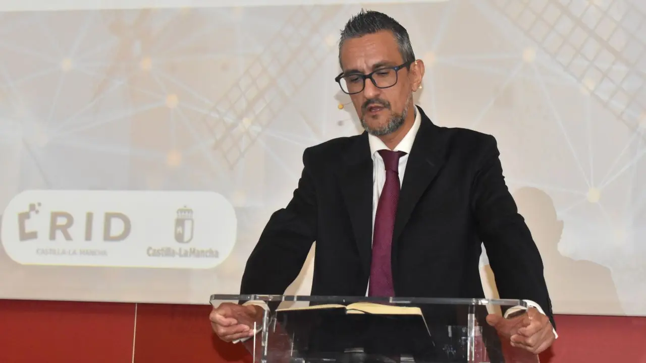 El viceconsejero de Transformación Digital, Juan Ángel Morejudo, ha inaugurado en el Centro Regional de Innovación Digital en Talavera de la Reina (Toledo), la jornada sobre ‘La brecha digital en Castilla-La Mancha’