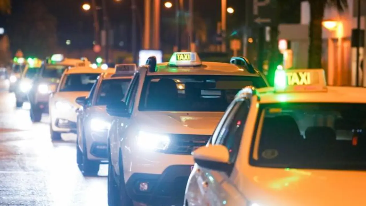 taxi, taxistas, transporte, viajeros, taxis,