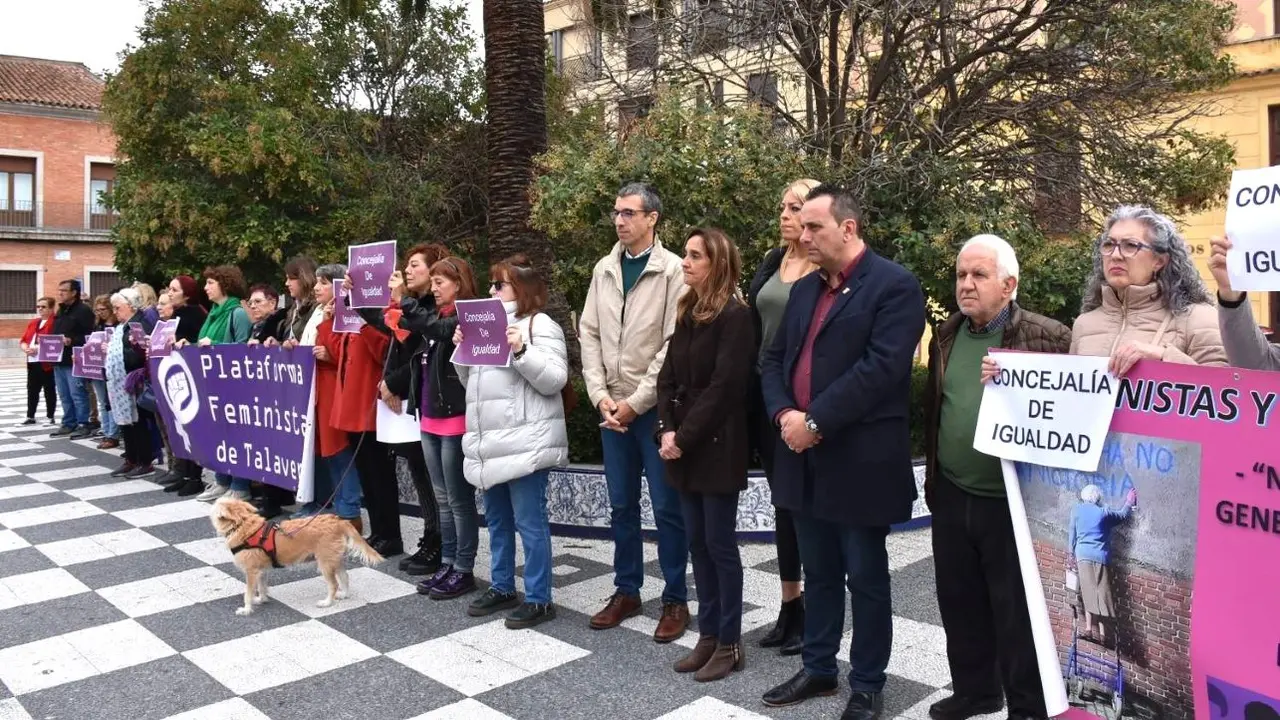 El PSOE de Talavera de la Reina (Toledo) critica el poema leído en el acto y minuto de silencio contra la violencia machista