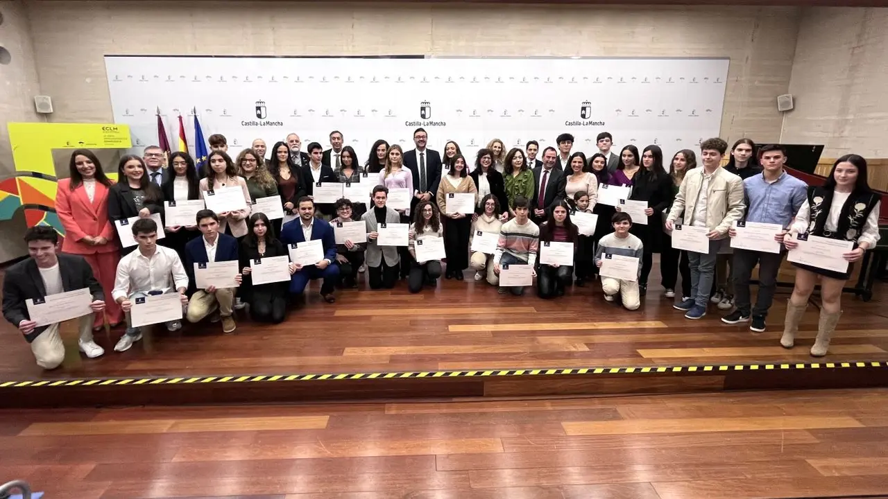El consejero de Educación, Cultura y Deportes, Amador Pastor, ha presidido la entrega de los Premios Extraordinarios de Enseñanzas Medias, en la sede de la Consejería de Educación, Cultura y Deportes en Toledo