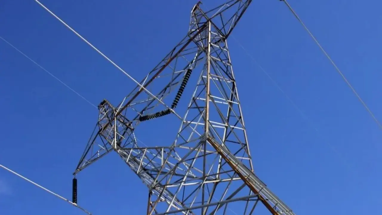 Muere electrocutado un joven de 21 años al subirse a una torre de alta tensión