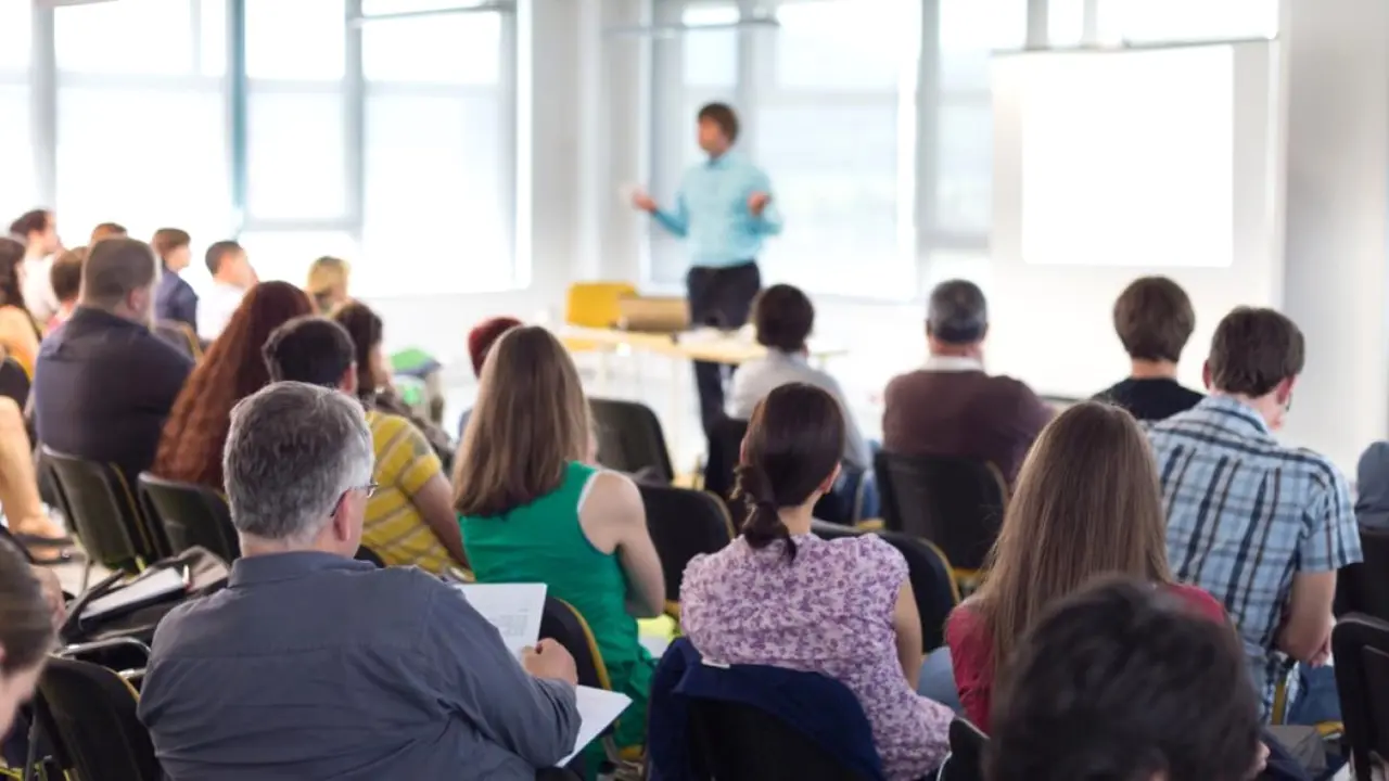 El Centro Regional de Formación del Profesorado impartirá 15 acciones formativas este mes, docentes, formación, cursos,