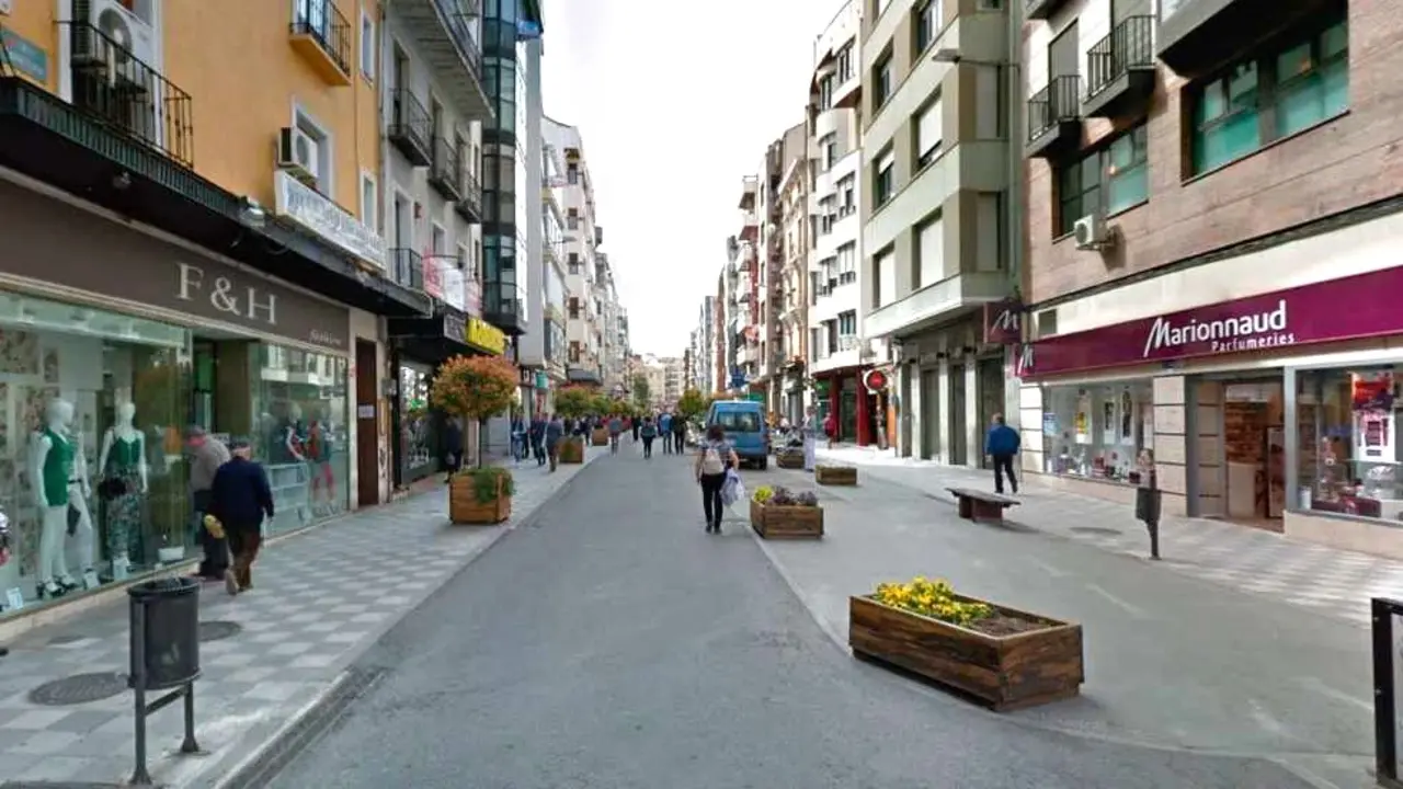 La céntrica calle Carretería de Cuenca es desde este lunes peatonal en su totalidad
