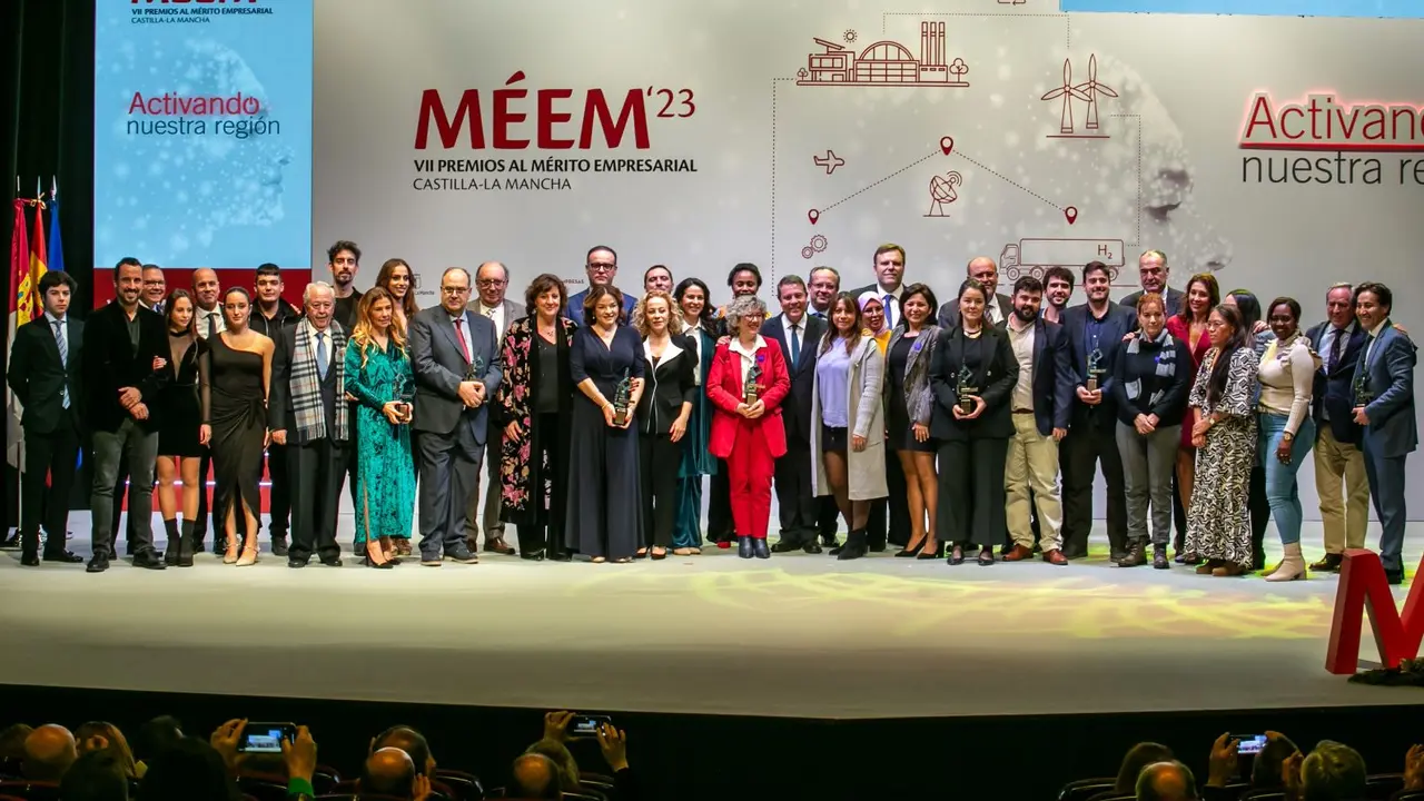 El presidente de Castilla-La Mancha, Emiliano García-Page, ha entregado en la localidad conquense de Tarancón los Premios al Mérito Empresarial 2023
