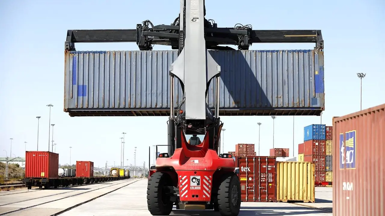 Las exportaciones caen un 3,7% hasta octubre en Castilla-La Mancha, con 8.190 millones