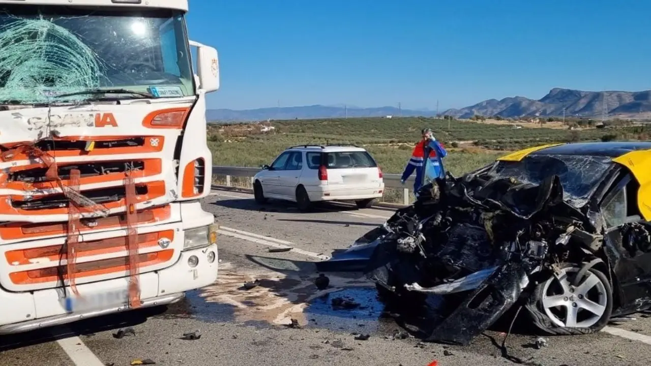 accidente de tráfico, choque, colisión, camión,