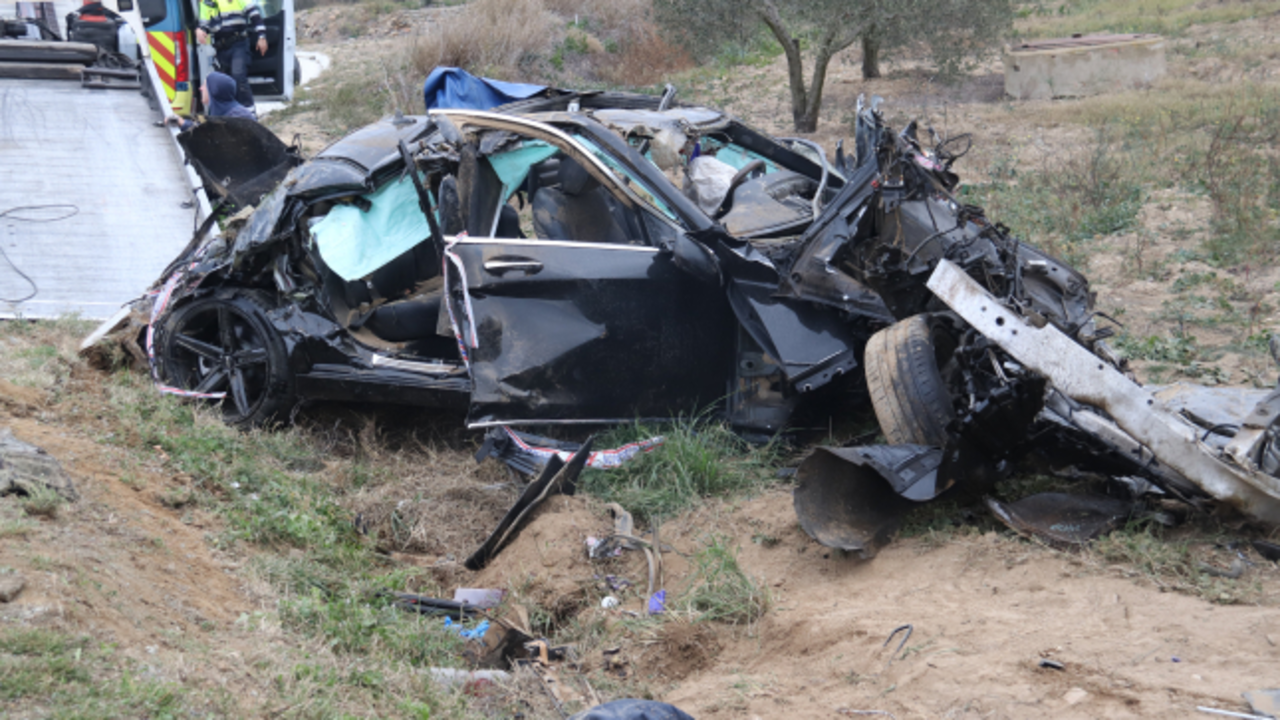 Mueren un hombre de 48 años, su hijo de 16 y un amigo de éste en un trágico accidente de tráfico tras salirse de la vía su coche
