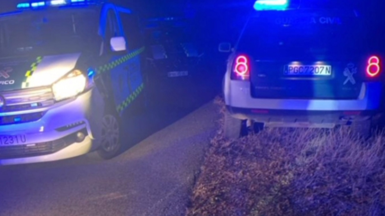 Muere un conductor al salirse de la carretera y caer por un barranco de 60 metros, accidente, cadáver, Guardia Civil, patrullas,