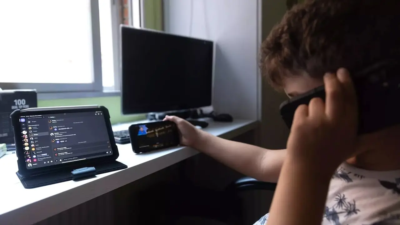 Castilla-La Mancha pide participar en la ley que regulará el acceso de menores a pornografía, infancia, porno, juegos, videojuegos, adicciones, pantallas, móvil, tabletas,