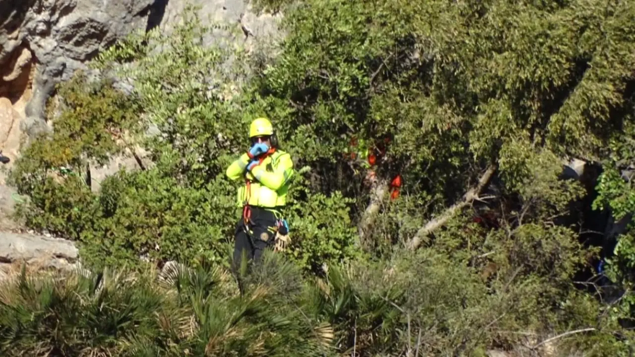 rescate, cadáver, barranco, paraje, caída, accidente, senderista, montañero, búsqueda,