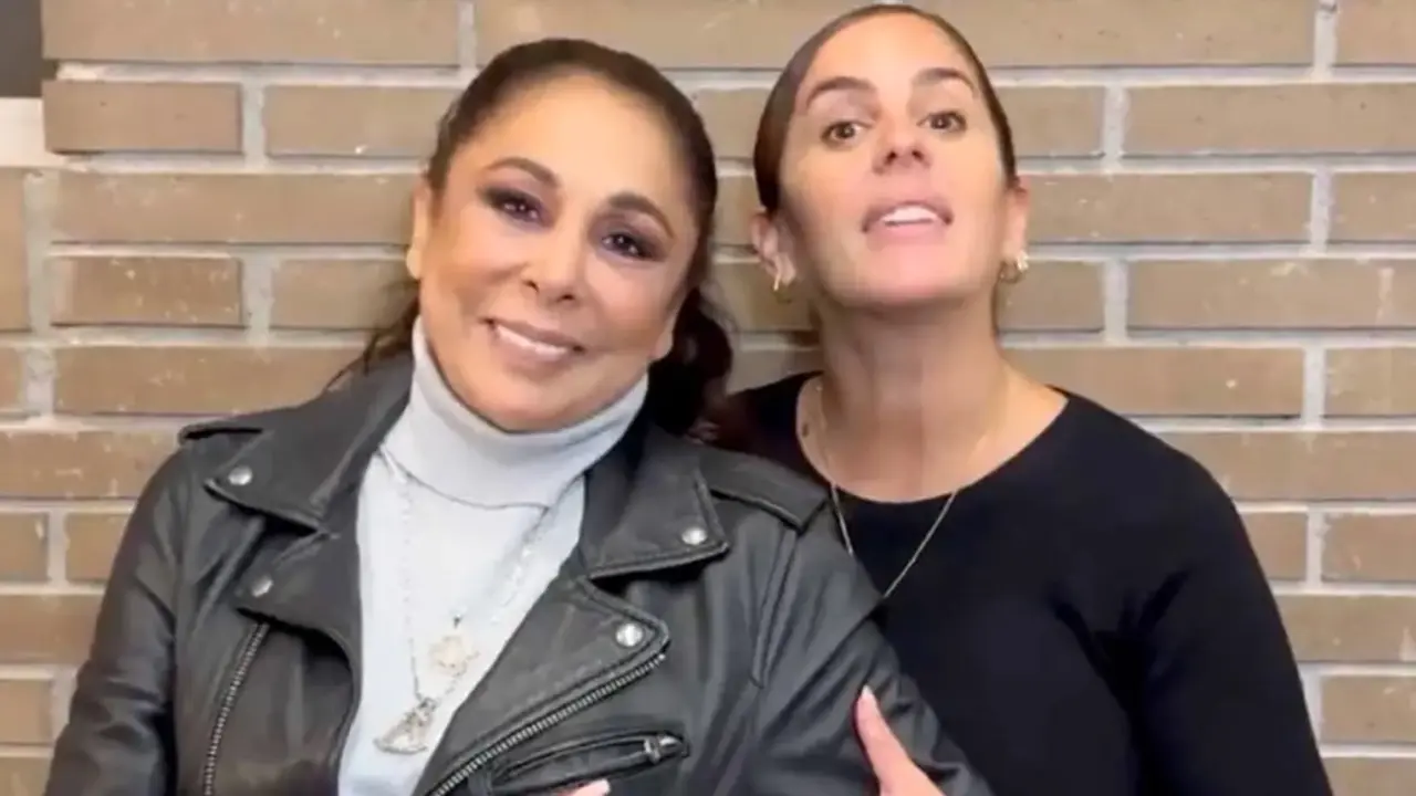 En la imagen de archivo Isabel Pantoja junto a su sobrina Anabel tras uno de sus conciertos