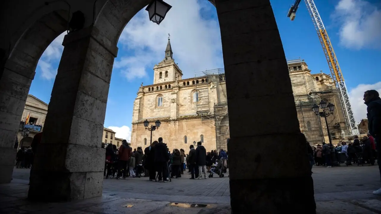 Yepes (Toledo) sale a la calle para 'salvar' su Colegiata, una joya del s.XVI en peligro - EFE/Ángeles Visdómine