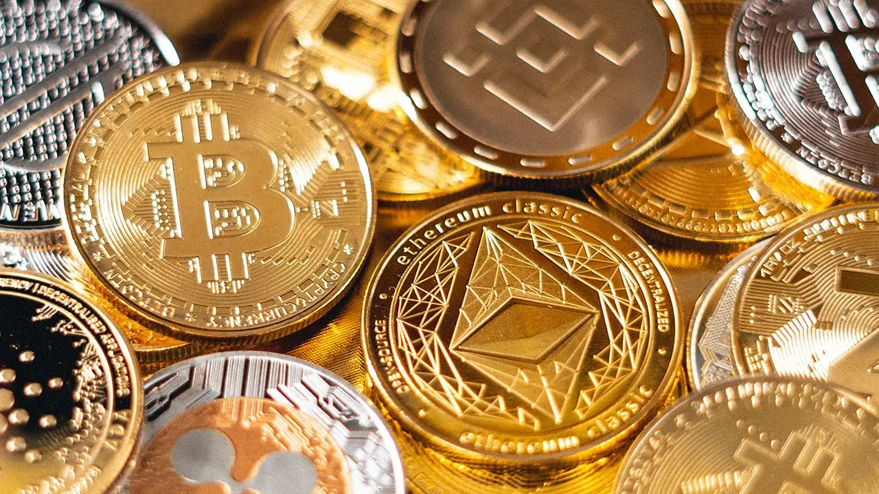 Navegando por la evolución de las criptomonedas: desenredando las bifurcaciones en el ámbito digital, criptomonedas, bitcoin, inversiones, blockchain