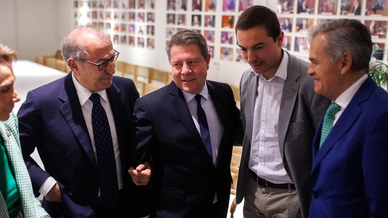 El ex secretario general de los socialistas vascos, Nicolás Redondo; el presidente de Castilla-La Mancha, Emiliano García-Page y el secretario general del PSOE-M, Juan Lobato - Archivo/EP/Alejandro Martínez Vélez