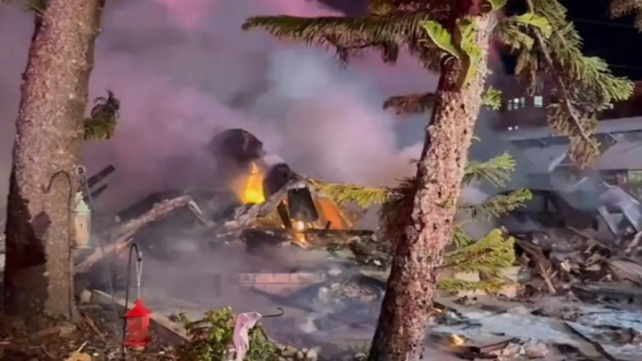 VIDEO. Una avioneta se estrella en un parking de caravanas y deja varios muertos