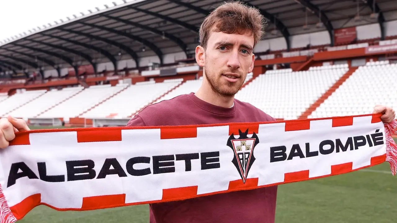 Rai Marchan se define como “un jugador de equipo” en su llegada al Albacete Balompié