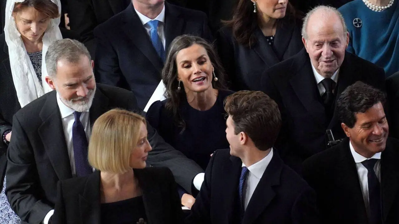 En la imagen el rey Felipe VI, la reina Letizia y el rey emérito Juan Carlos I, esta semana en Londres, reyes de España
