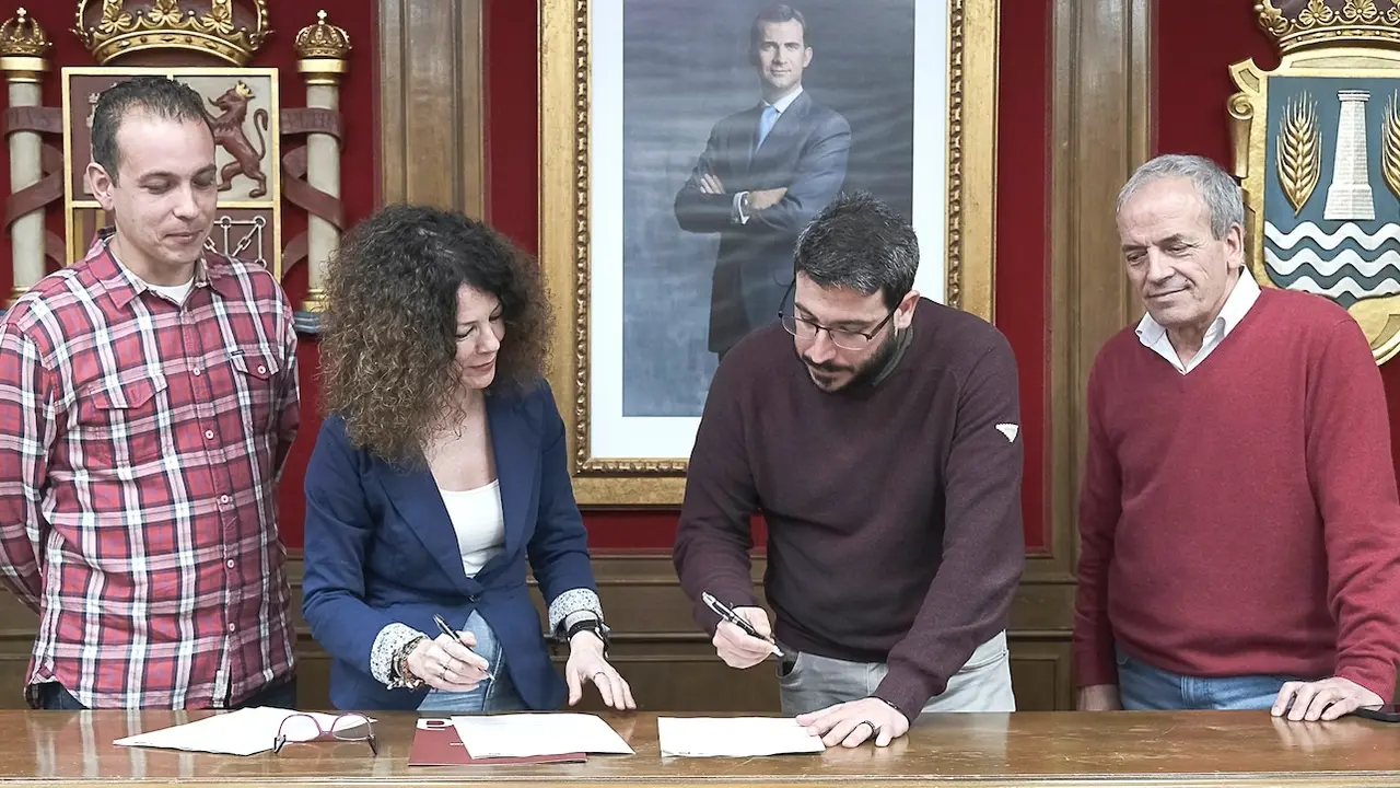 PSOE e IU renuevan su acuerdo de gobierno de coalición en Azuqueca de Henares (Guadalajara)