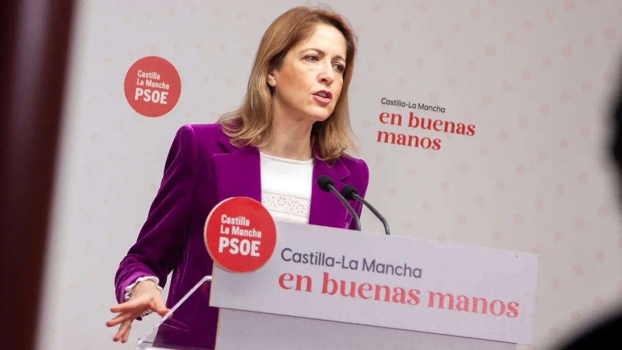 La vicesecretaria general del PSOE de Castilla-La Mancha y eurodiputada, Cristina Maestre, durante la rueda de prensa que ha ofrecido en la sede de los socialistas en Toledo