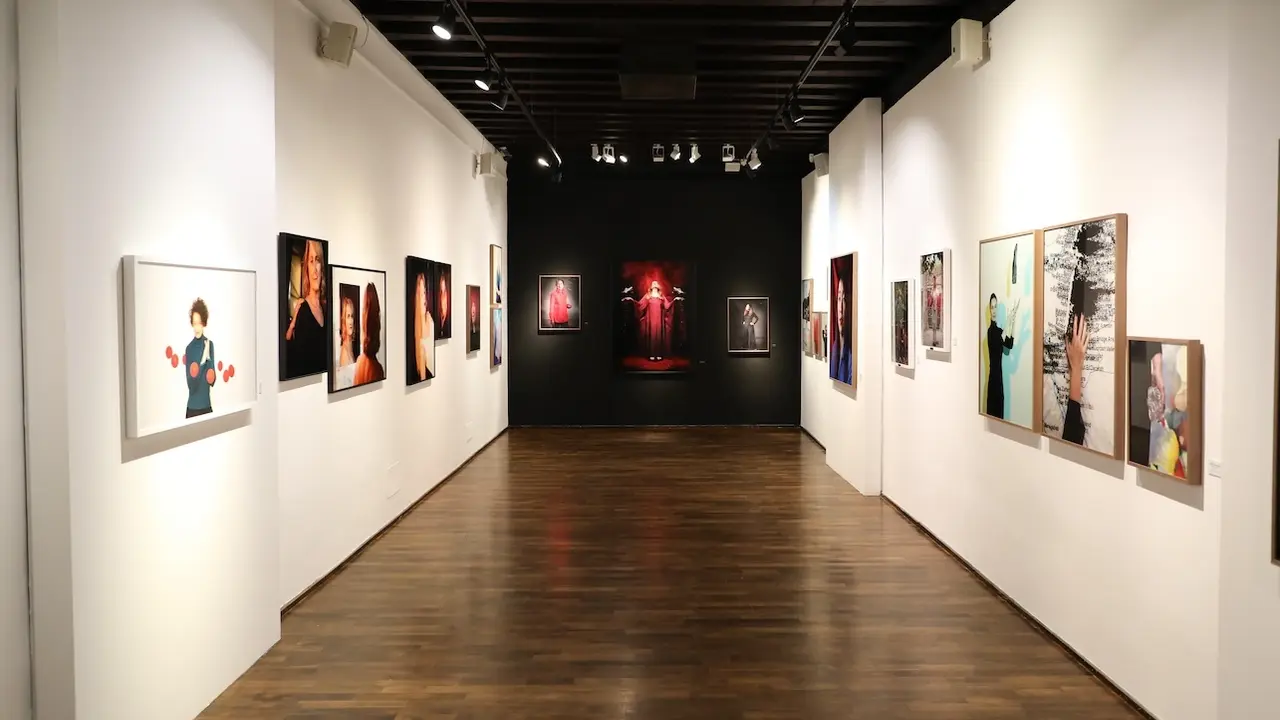 Diez fotógrafas reivindican a mujeres de la cultura como Isabel Coixet o Rosa Montero en una muestra en Museo del Greco