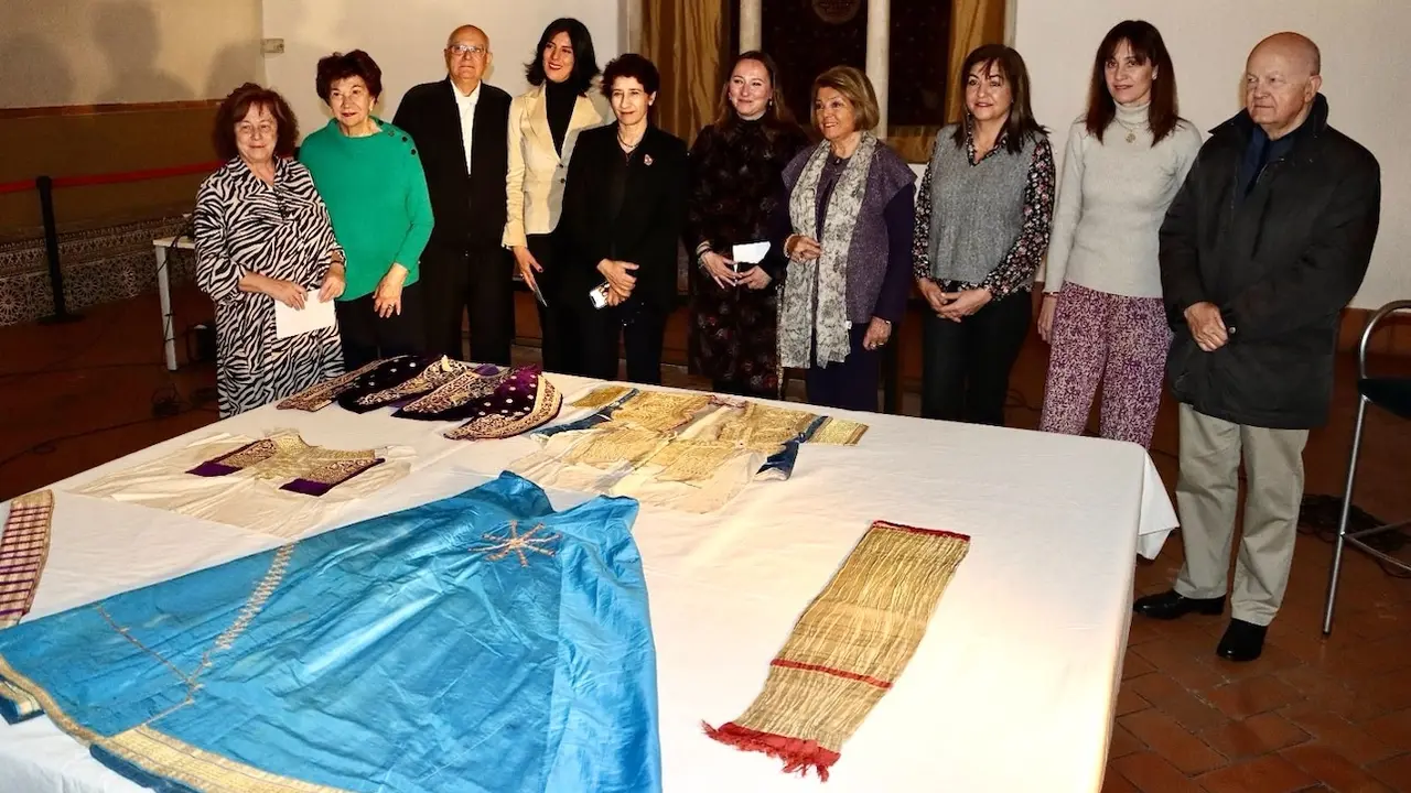 Cumple el sueño de su padre y dona dos conjuntos de berberisca al Museo Sefardí