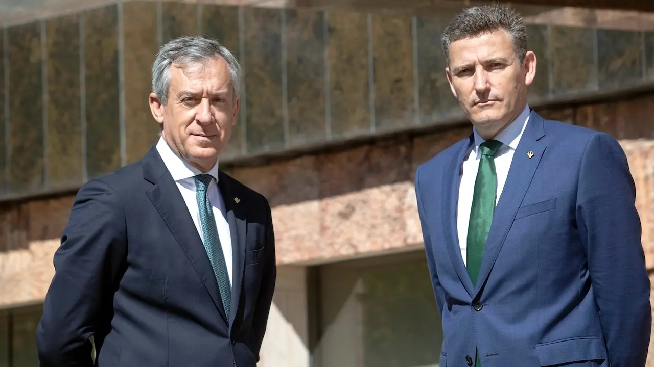 El presidente de Eurocaja Rural, Javier López Martín, y el director general, Víctor Manuel Martín López