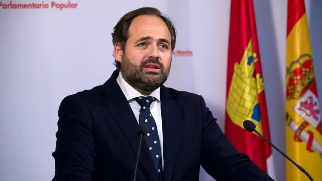 El presidente del PP de Castilla-La Mancha, Paco Núñez, en una comparecencia en el Parlamento regional