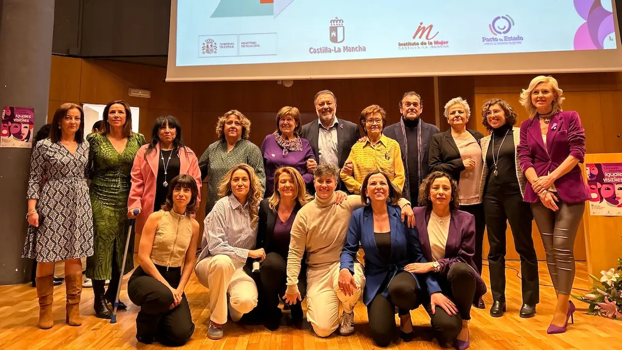 Cuenca reconoce a siete mujeres de seis ámbitos en su acto institucional del 8M