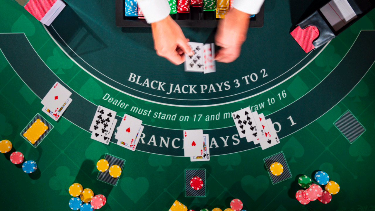 El blackjack, el juego de naipes que triunfa en Internet