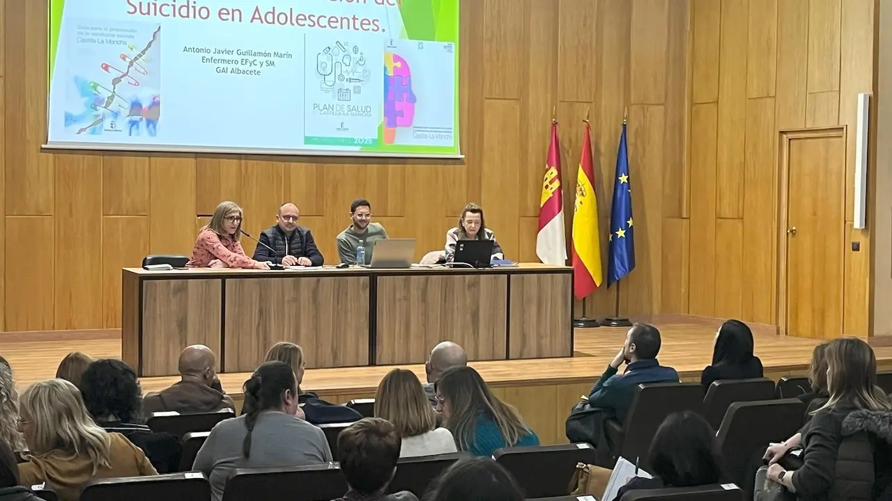 Orientadores y Educadores Sociales se forman sobre prevención del suicidio