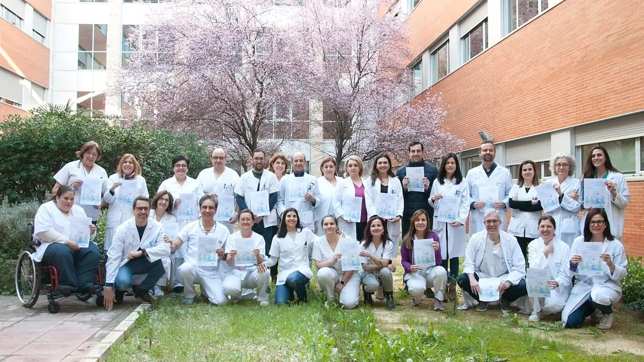El Servicio de Oftalmología de la Gerencia de Alcázar de San Juan (Ciudad Real) participa en la edición de una guía revolucionaria para realizar las primeras cirugías de cataratas
