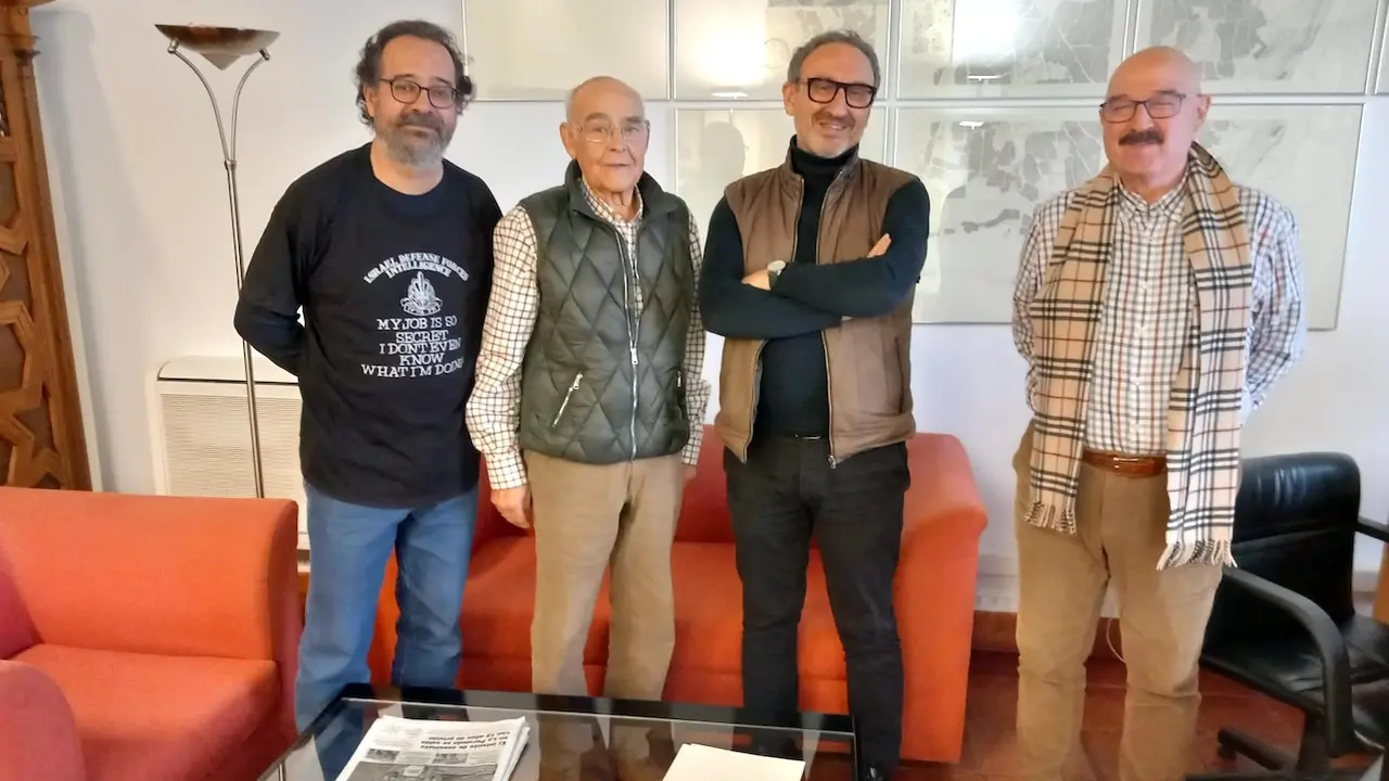 Reunión del responsable municipal de Urbanismo con vecinos de Azumel