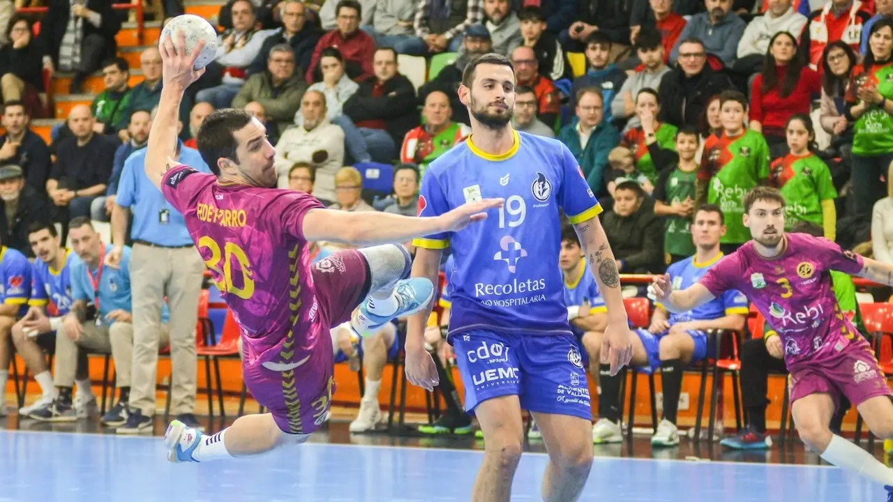 El Rebi Cuenca se da un festín en El Sargal a costa del Recoletas Valladolid (33-27) - Fotografía: J.A. Lillo