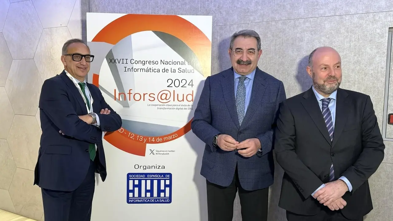 El consejero de Sanidad de Castilla-La Mancha, Jesús Fernández Sanz (2ºdcha), ha participado en el XXVII Congreso Nacional de Informática de la Salud, 'Infors@lud 2024'