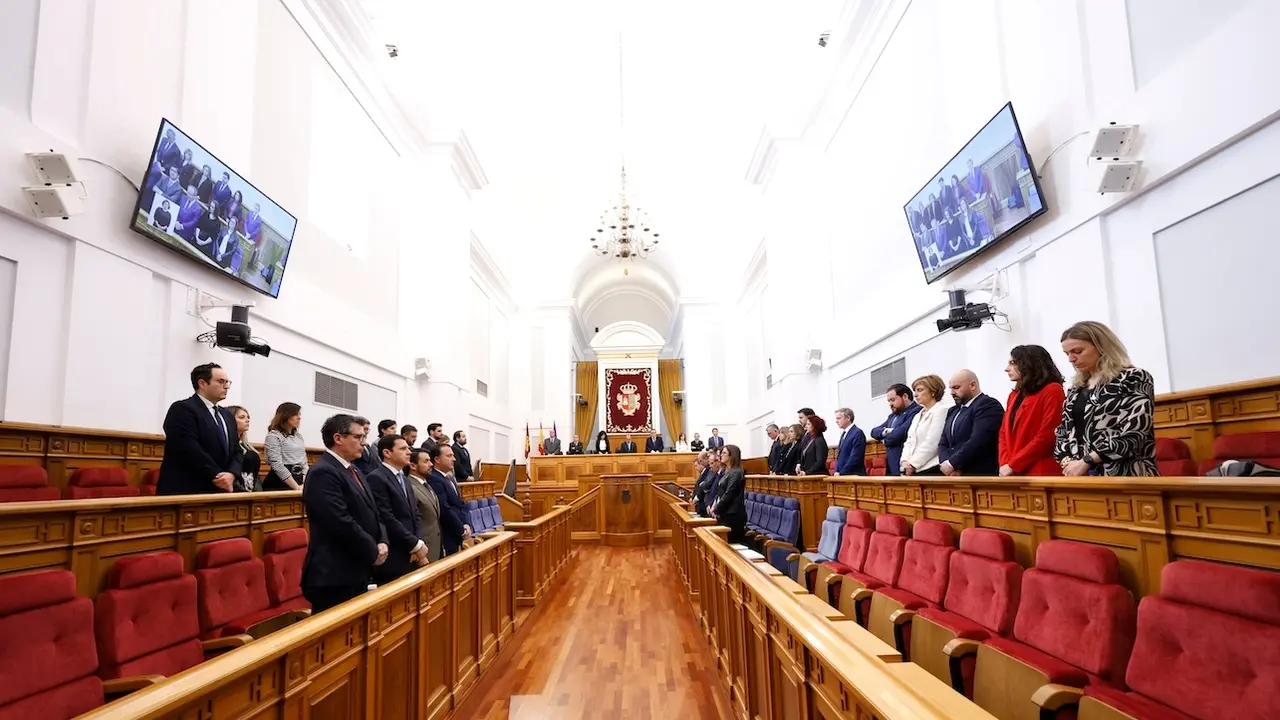 Minuto de silencio en las Cortes de Castilla-La Mancha por la primera víctima de violencia machista en 2024