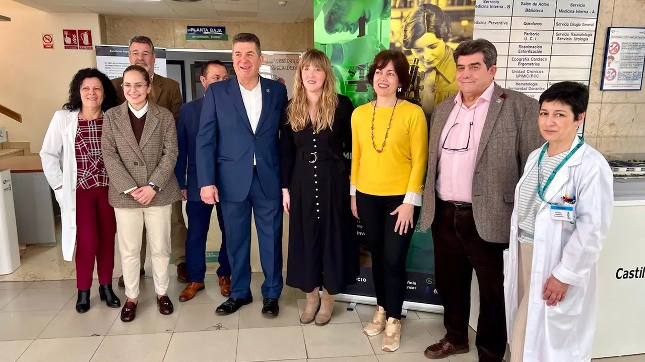El Hospital de Puertollano acoge la exposición `50 años cambiando la historia del cáncer